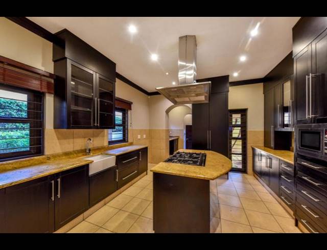 5 BEDROOM HOUSE FOR SALE IN WATERKLOOF RIDGE